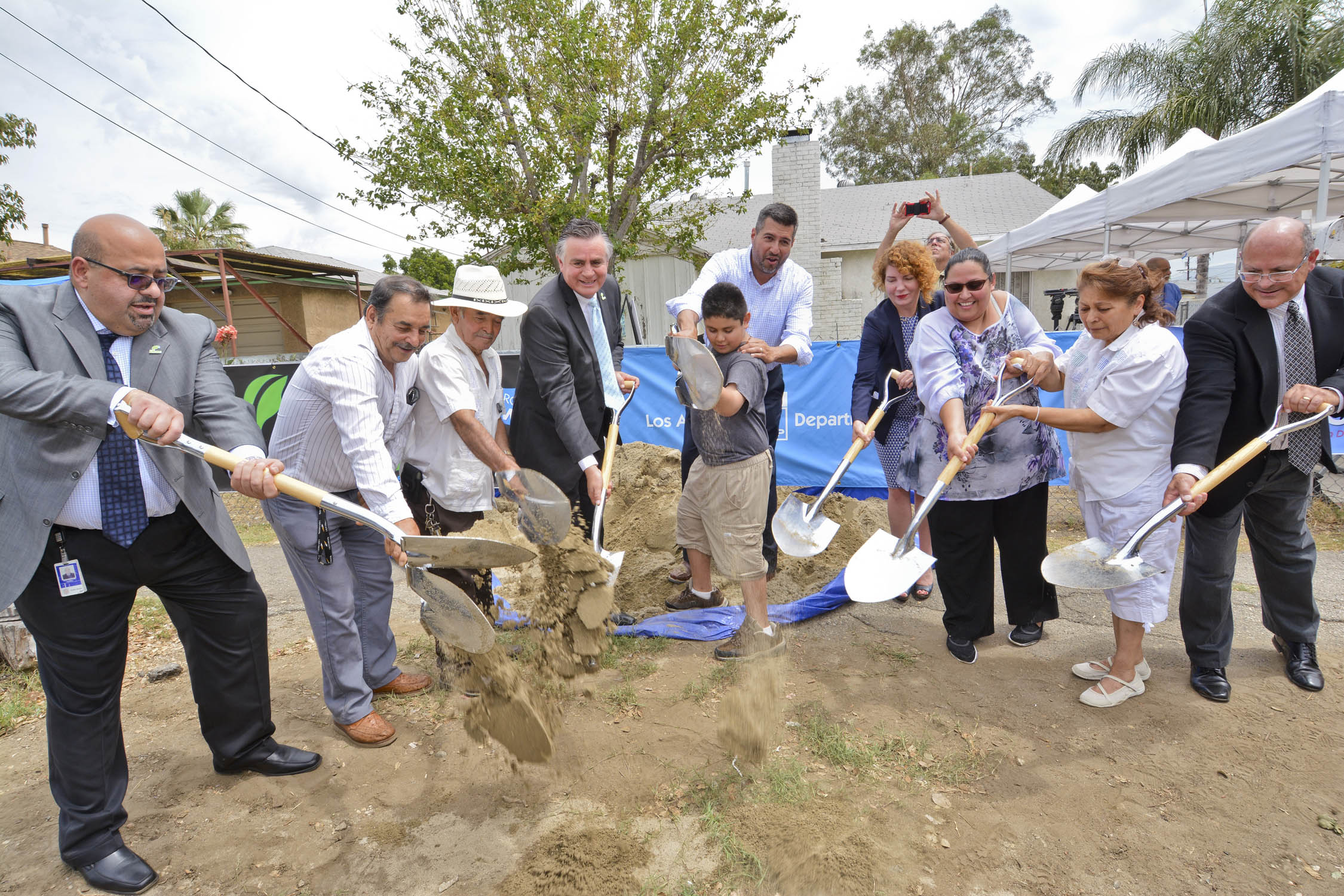 Los Angeles City Council member Felipe Fuentes, 7th District, and officials of LA Sanitation (LASAN) and the Los Angeles Department of Water and Power (LADWP) break ground on the Laurel Canyon Boulevard Green Street Project in Pacoima.(Photo Credit: Pacoima Neighborhood Council)